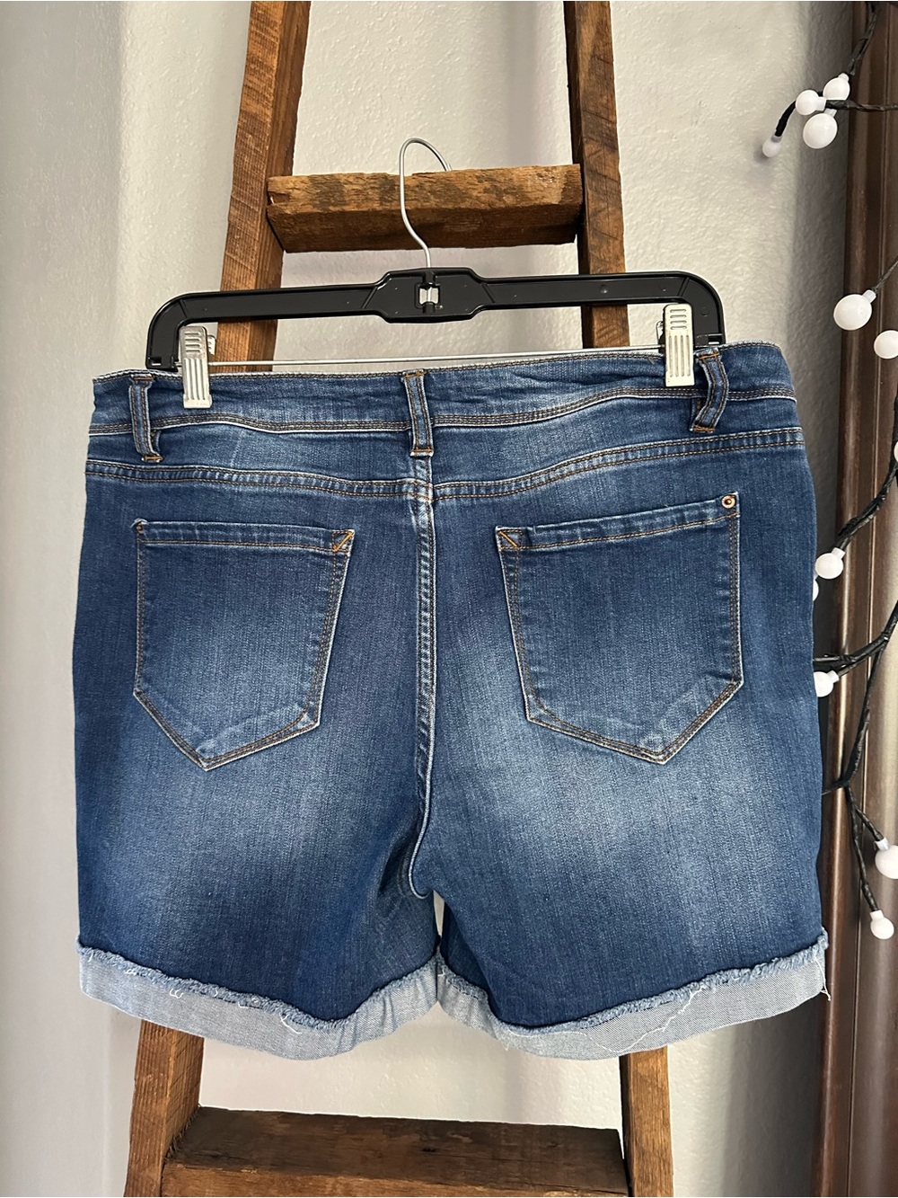 Kensie blue denim roll-cuff shorts, size 10 (30) - Picture 3 of 11